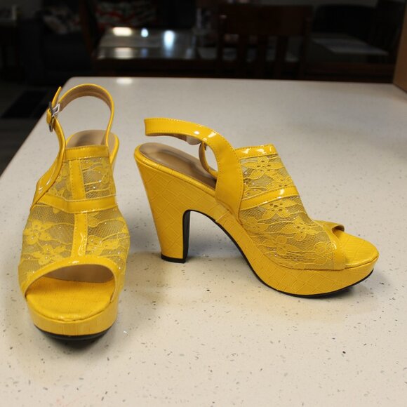 Yellow Block Heel Strappy Sandals Size 10.5/42 - Picture 7 of 9